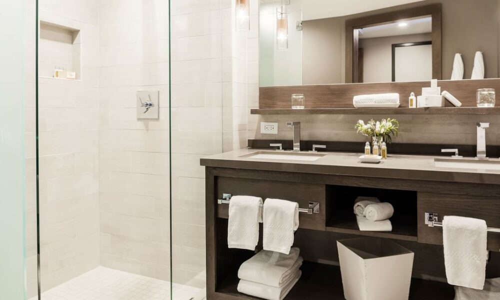 hotel-jackson-superior-room-bathroom-2_wide (2)