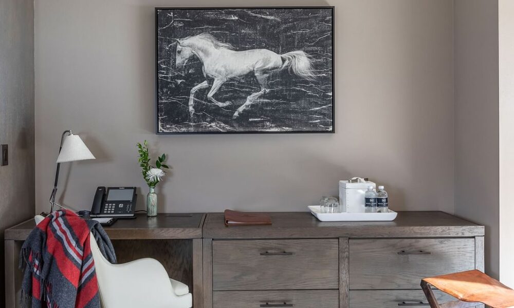 room-desk-area_wide